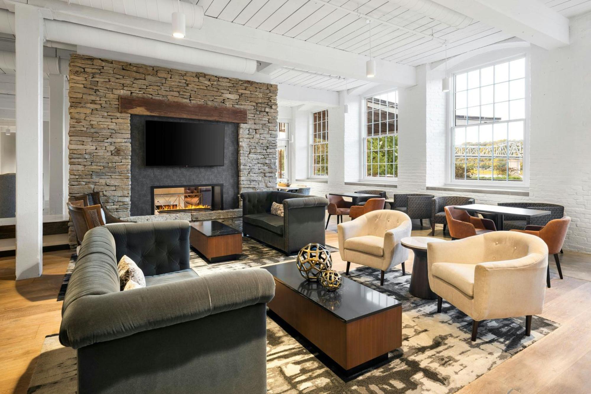 Fairfield Inn & Suites Madison Historic Eagle Cotton Mill 外观 照片