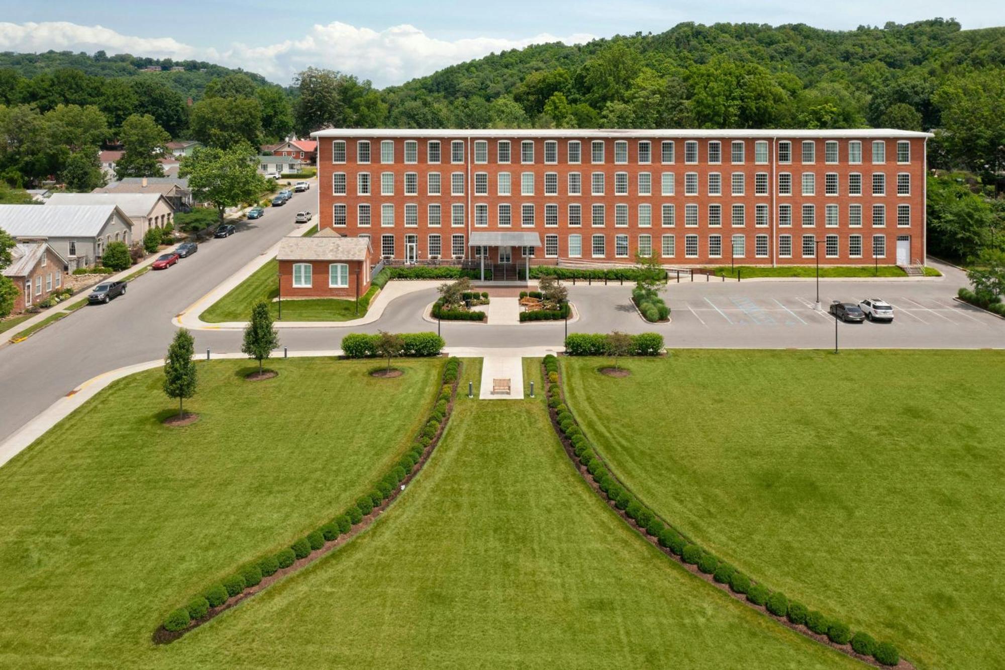 Fairfield Inn & Suites Madison Historic Eagle Cotton Mill 外观 照片