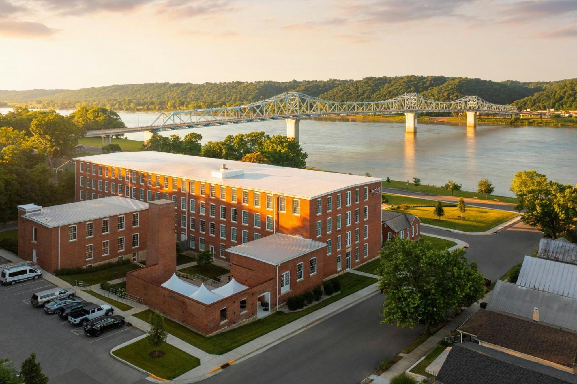 Fairfield Inn & Suites Madison Historic Eagle Cotton Mill 外观 照片